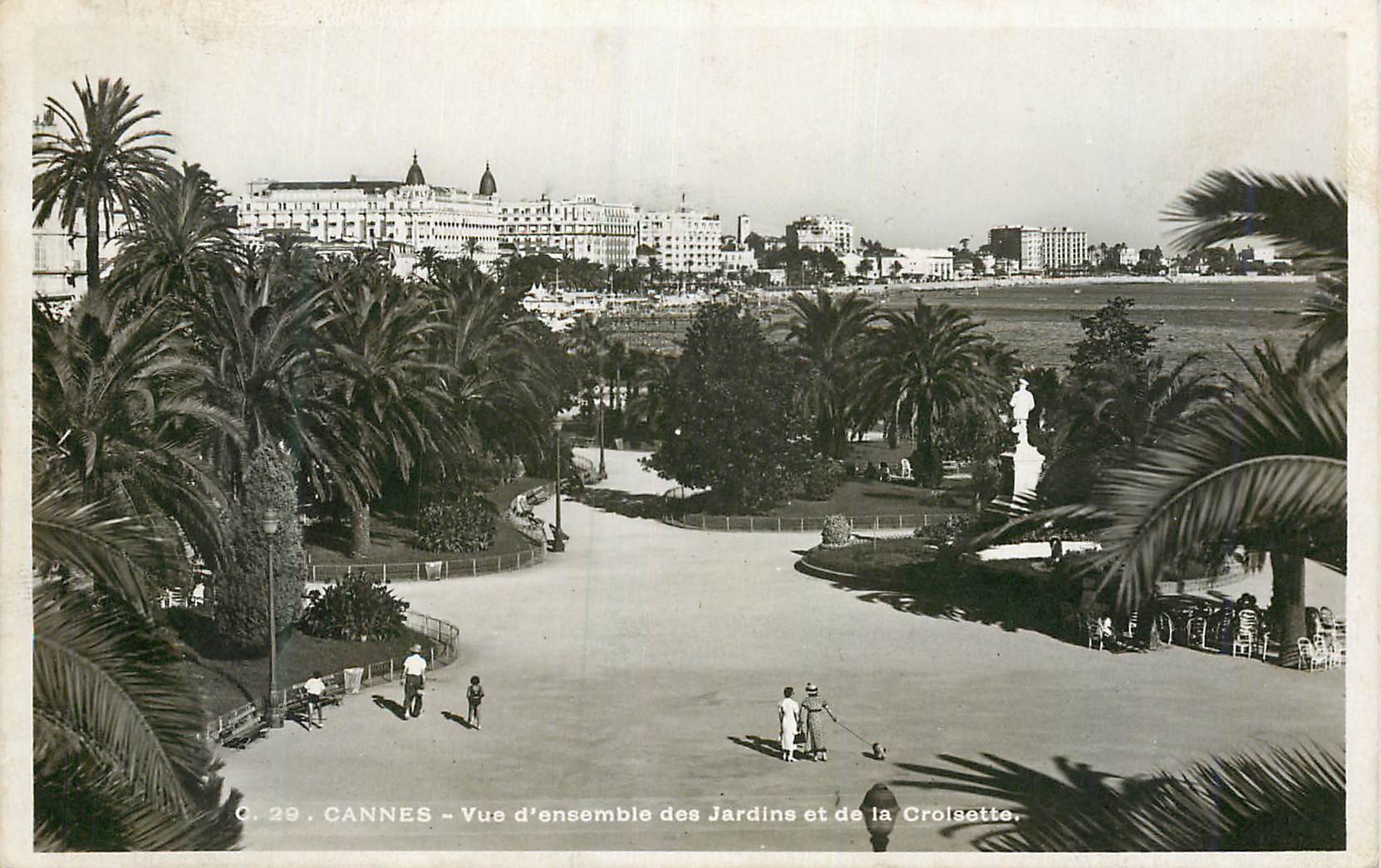 CPM Cannes Vue d'Ensemble des Jardins et de la Croisette