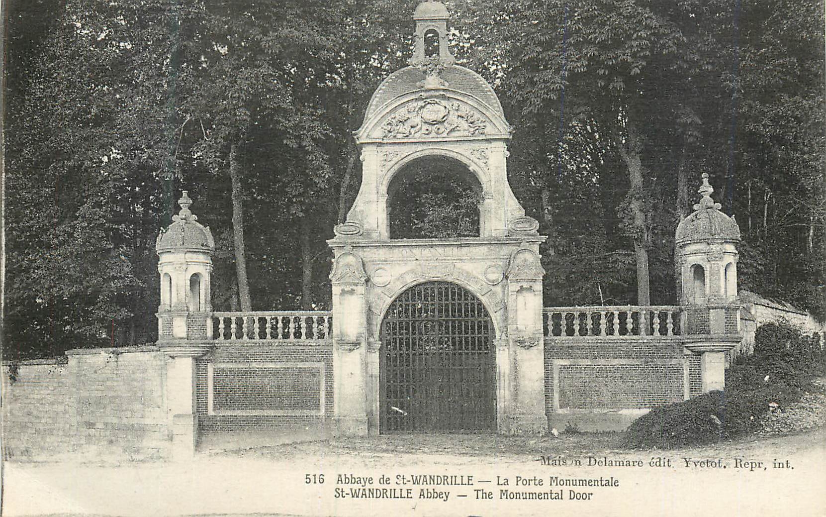 CPA Abbaye de St Wandrille La Porte Monumentale Maison Delamare