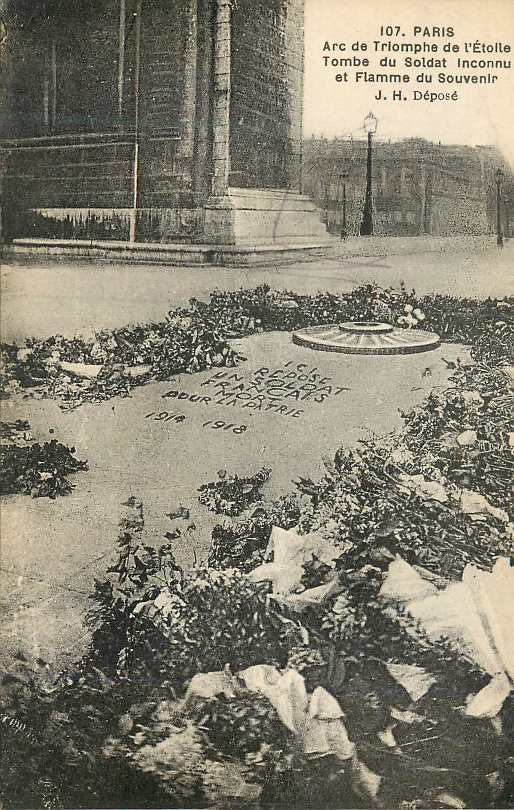 CPA Paris Arc de Triomphe de l'Etoile Tombe du Soldat Inconnu et Flamme du souvenir