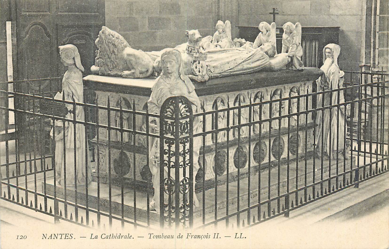 CPA Nantes La Cathedrale Tombeau de Francois II LL