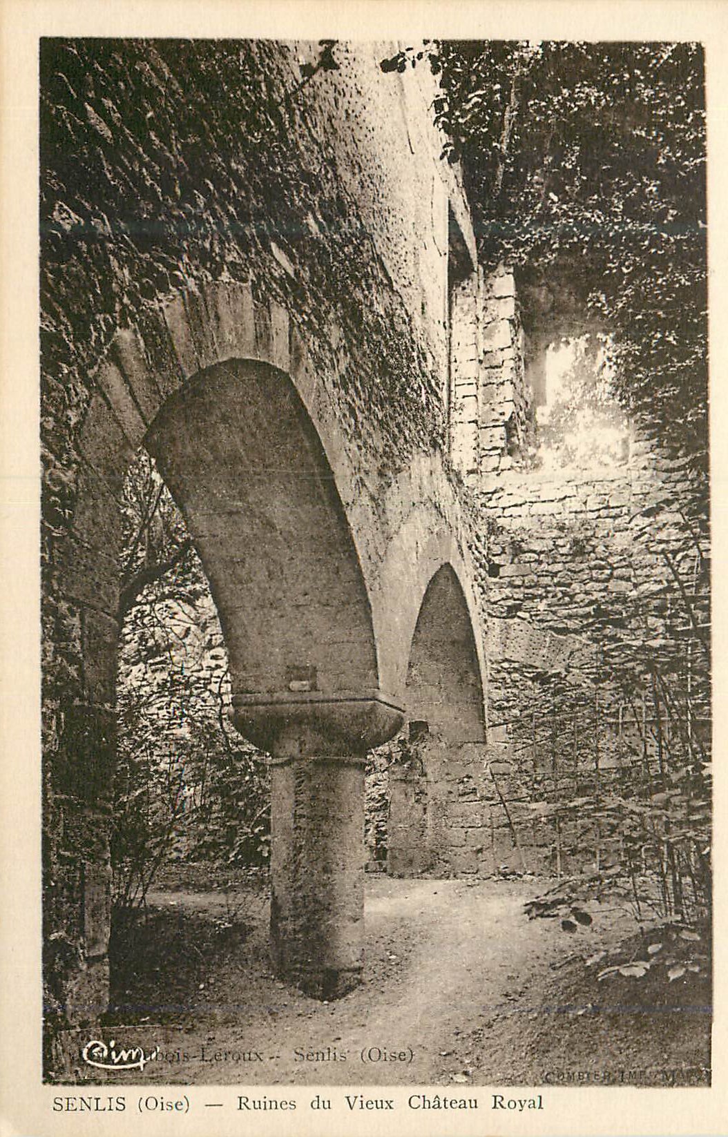 CPA Bury (Oise) Ruines du Vieux Chateau Royal