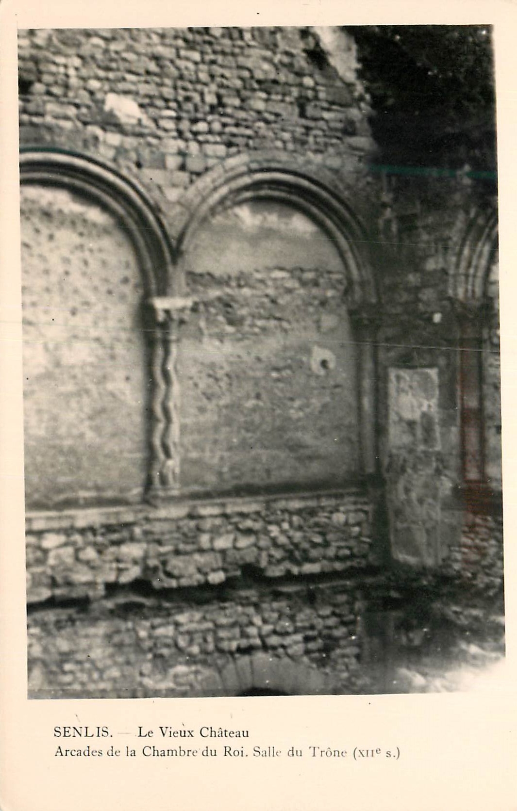 CPM Senlis Le Vieux Chateau Arcades de la Chambre du Roi Salle du Trone (XIIeS)