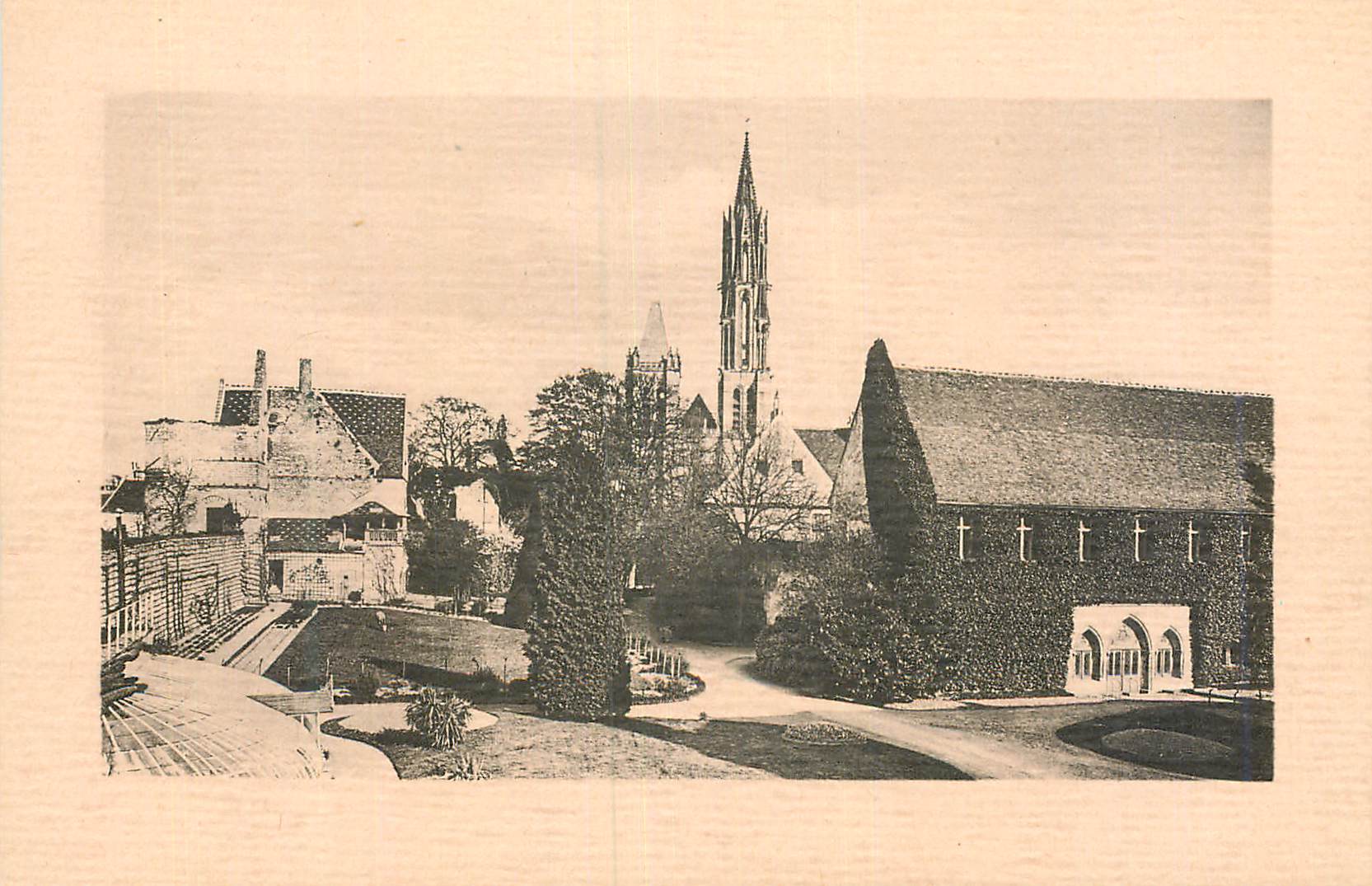 CPA Senlis Chateau Henri IV et la Cathedrale