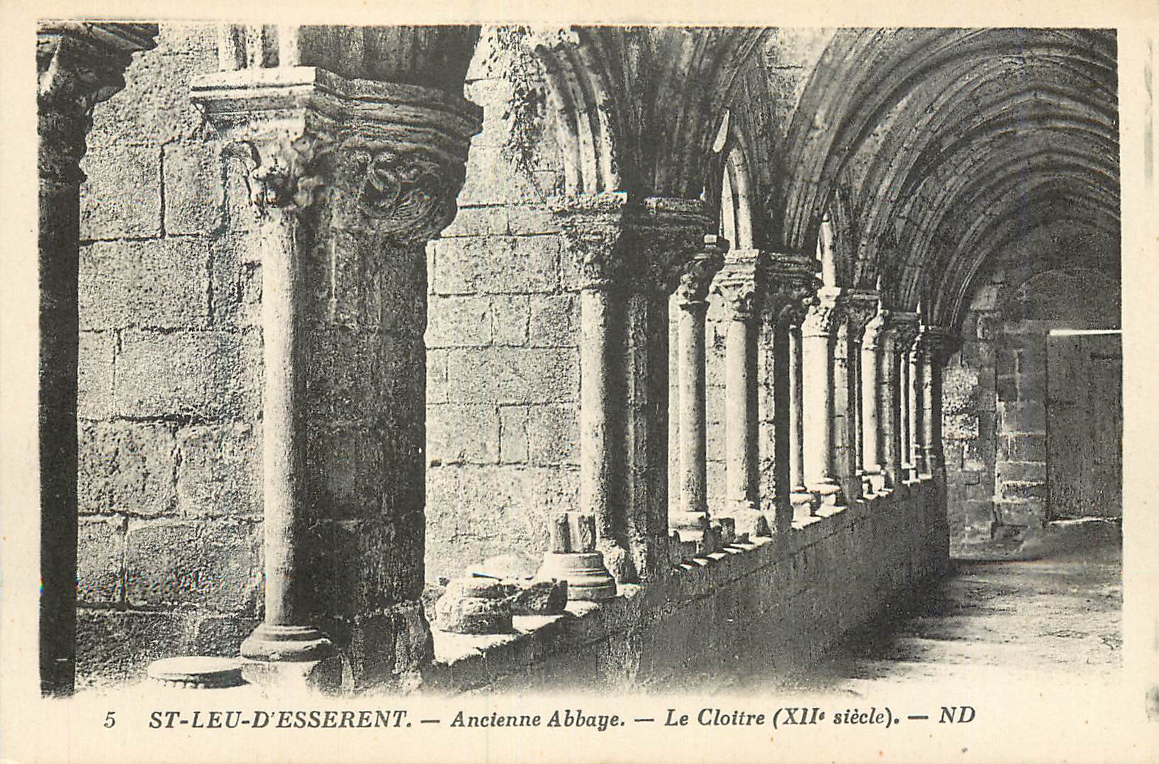 St-Leu-d'Esserent — Ancienne Abbaye — Le Cloître (XIIe siècle) — ND