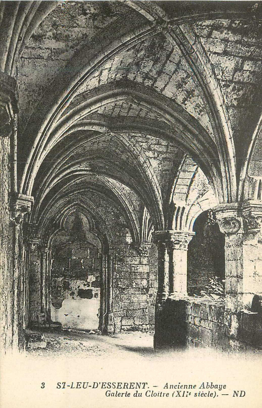 St-Leu-d'Esserent — Ancienne Abbaye, Galerie du Cloître (XIe siècle) — ND