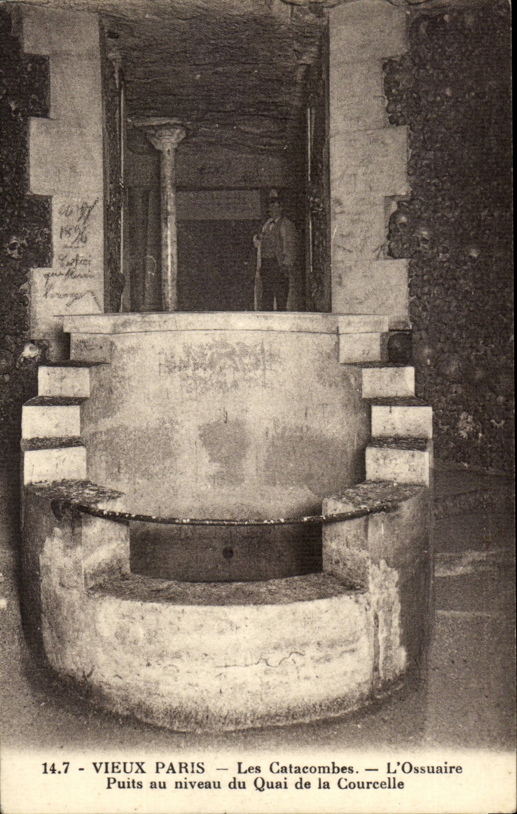 Puits au niveau du Quai de la Courcelle — Les Catacombes — L'Ossuaire — Vieux Paris — n°14.7