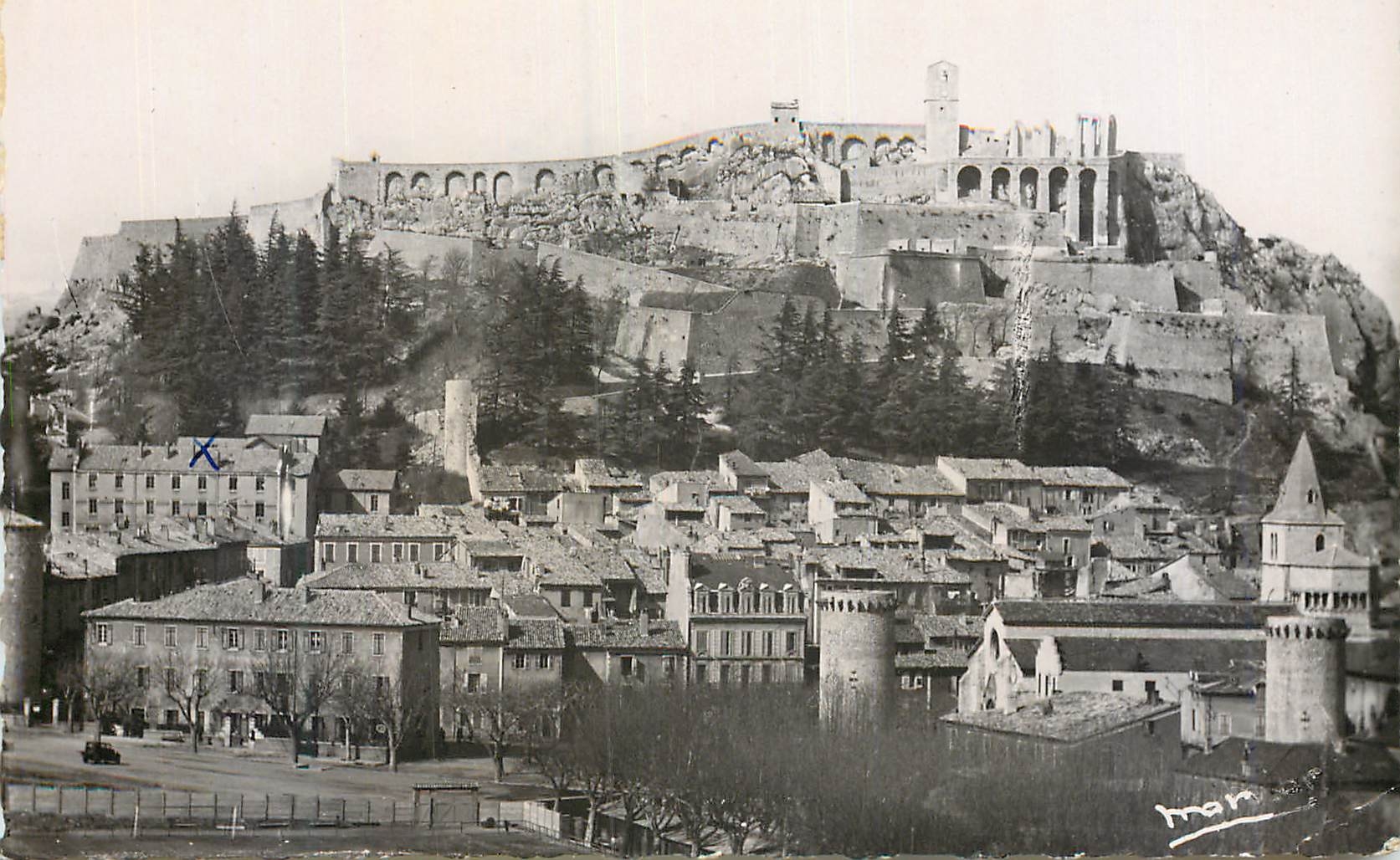 CPM Sisteron (B A) Alt 482 m Vue D'Ensemble de la Citadelle