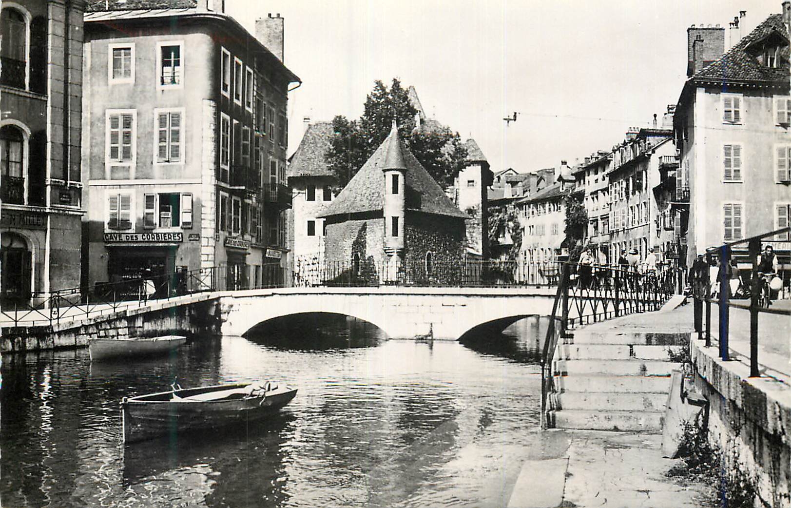 CPM Annecy (Haute Savoie) Palais de l'Isie