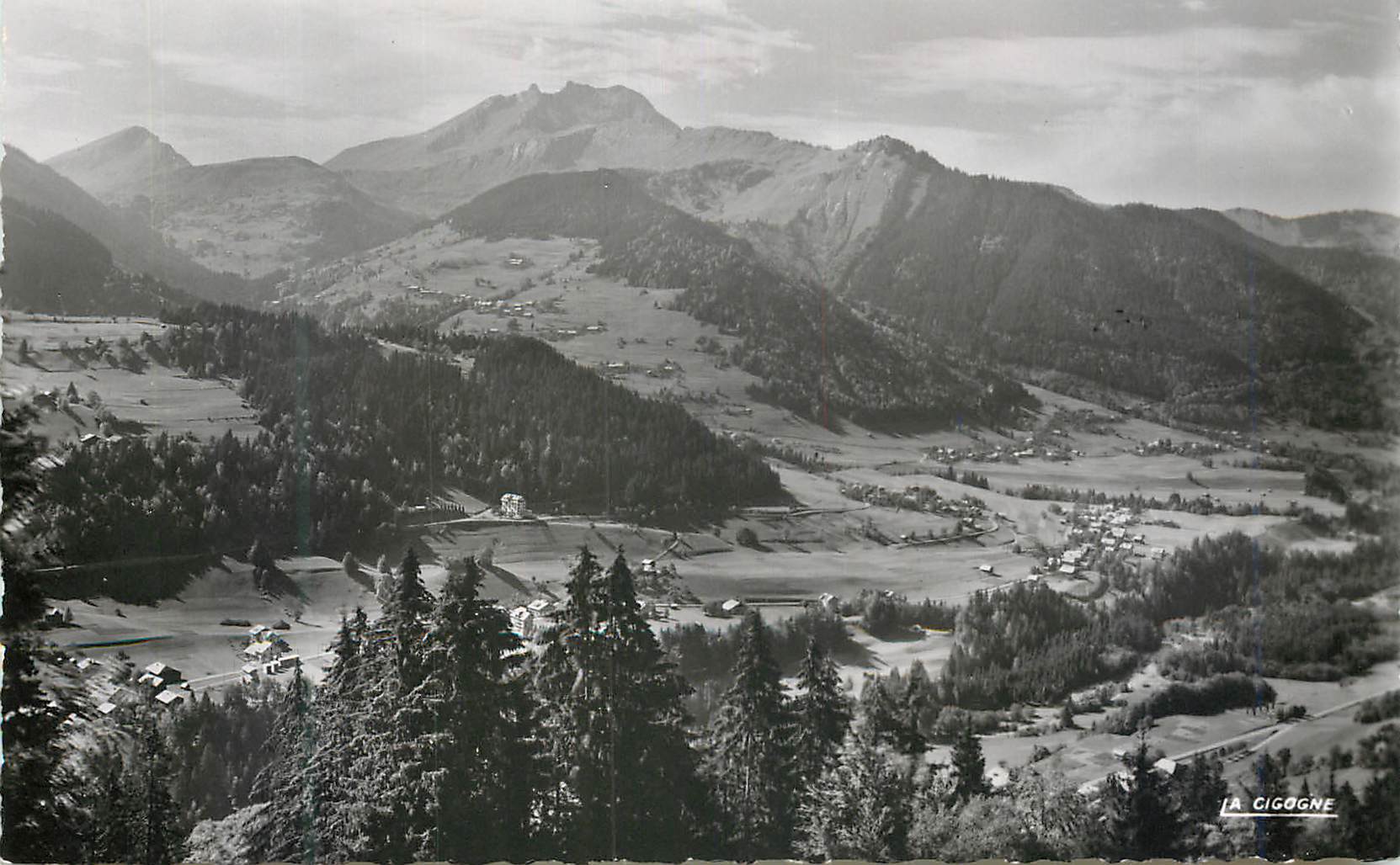 CPM Morzine (Hte Savoie) Vue Generale Rocd'Enfer (2240 m)