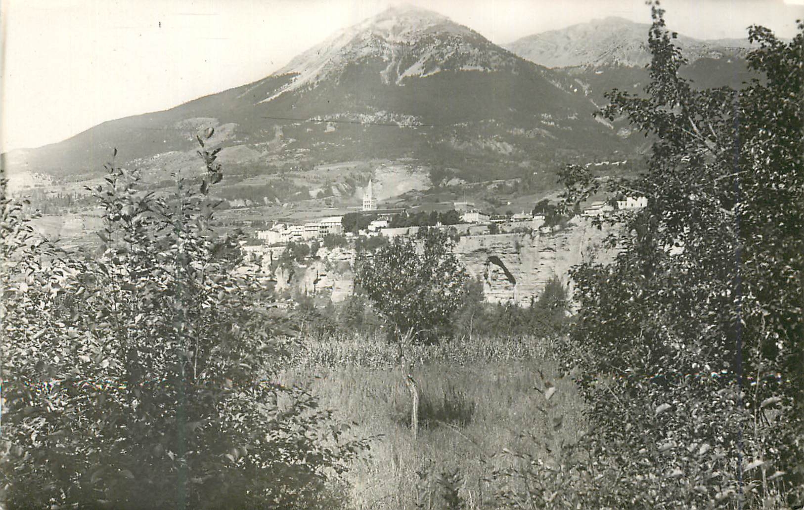 Embrun (H.A.) — Vue Générale — Le Mont Guillame — Photo Bortelly