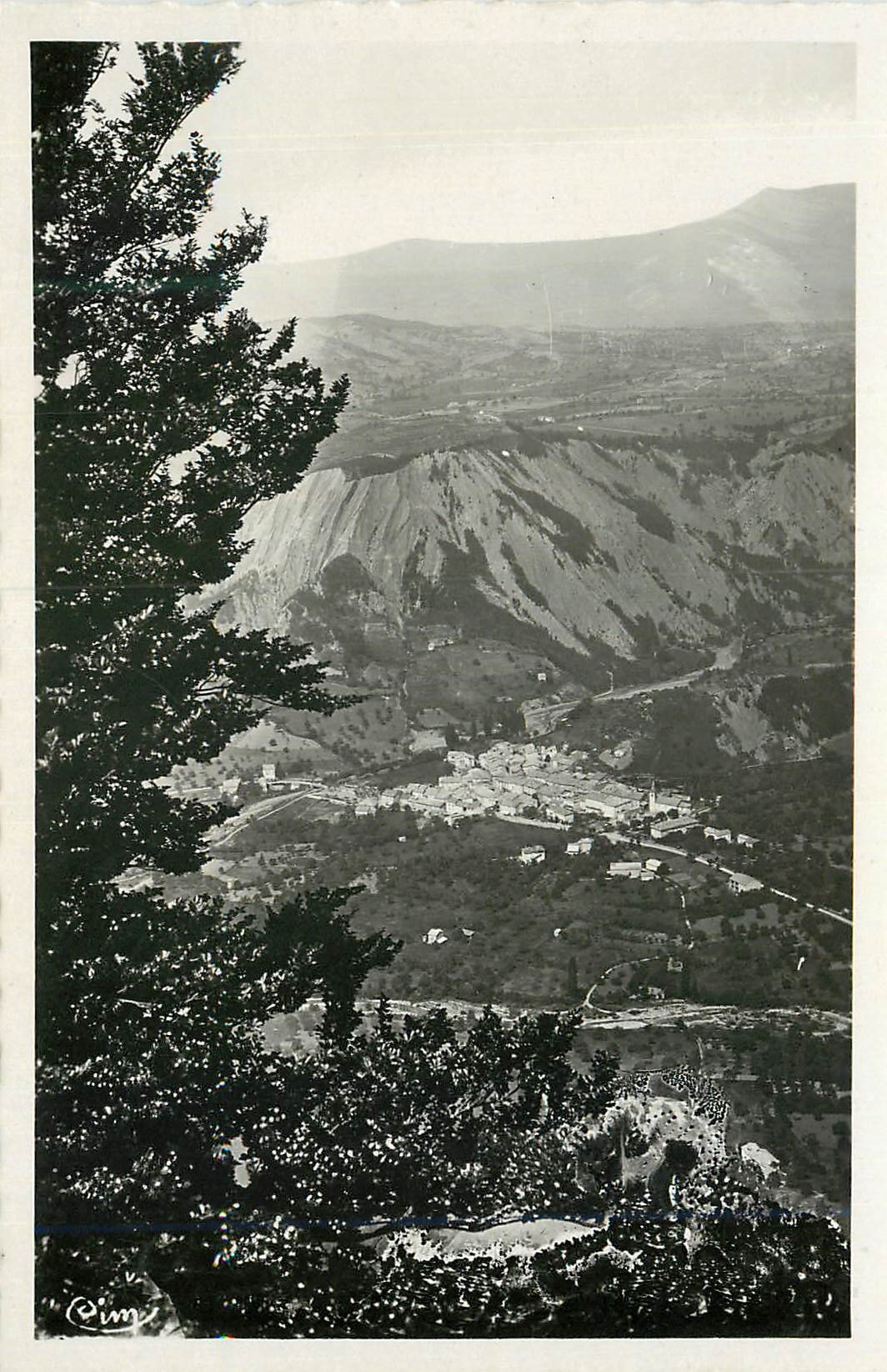 La Motte-du-Caire (B.A.) — Vue prise du Mont Abian (alt. 1.000 m) — éditeur non visible