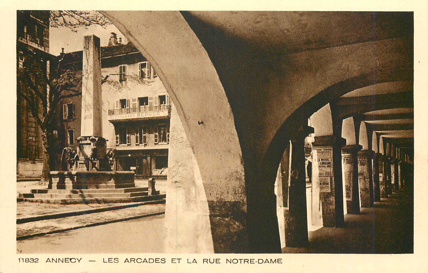 Annecy — Les Arcades et la Rue Notre-Dame — Éditeur : Les Deux Savoies