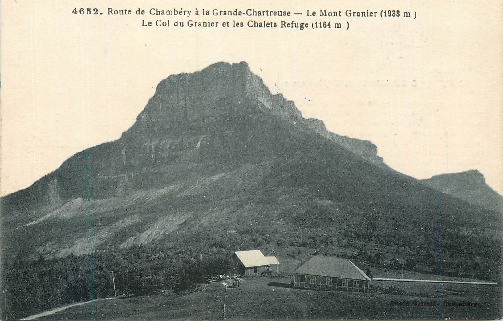 CPA Route de Chambery a la Grande Chartreuse Le Mont Granier (1938 m) Le Col au Granier et les Chalets Refuge (1164 m)