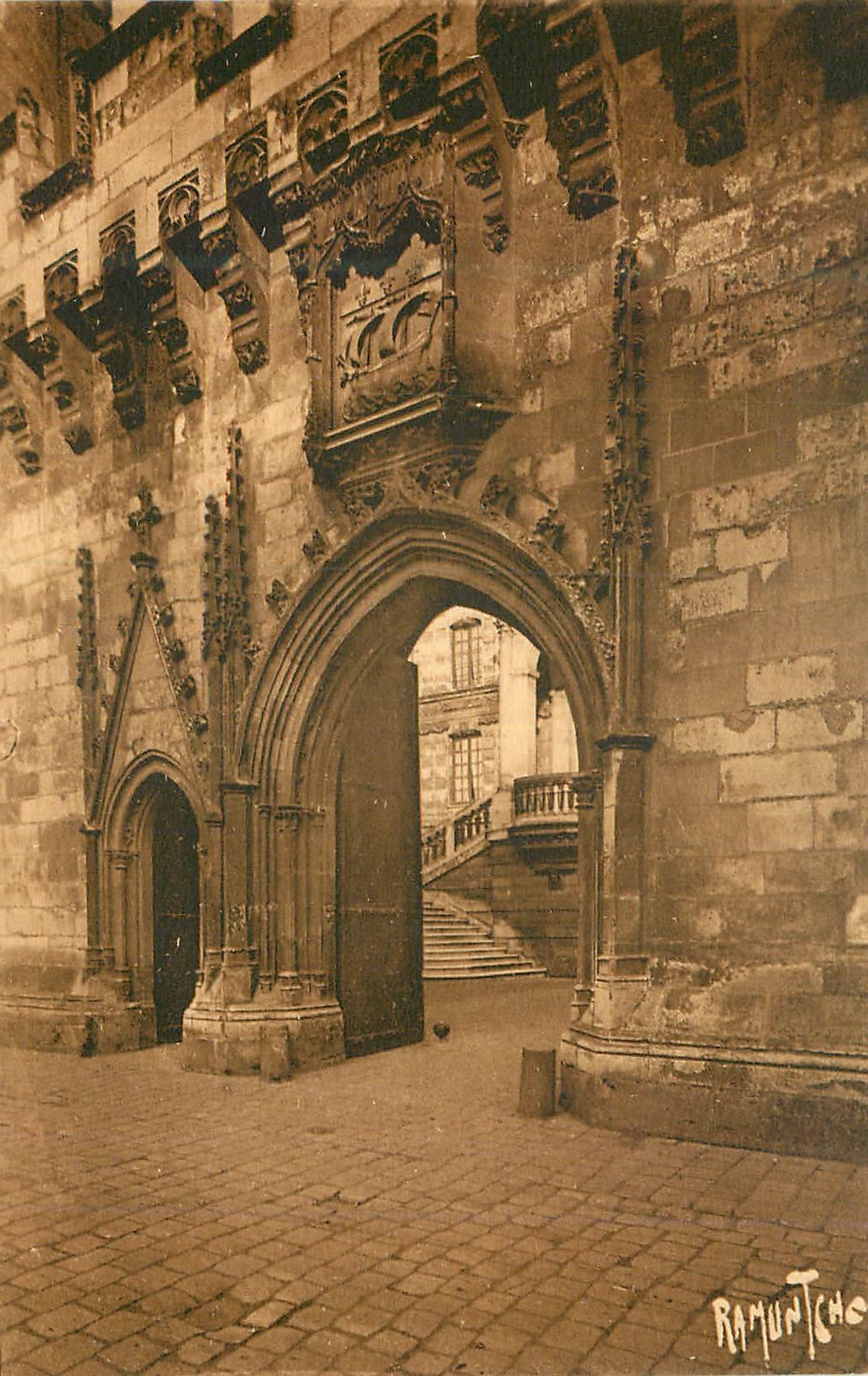 CPA Porte de l'Hotel de Ville de la Rochelle