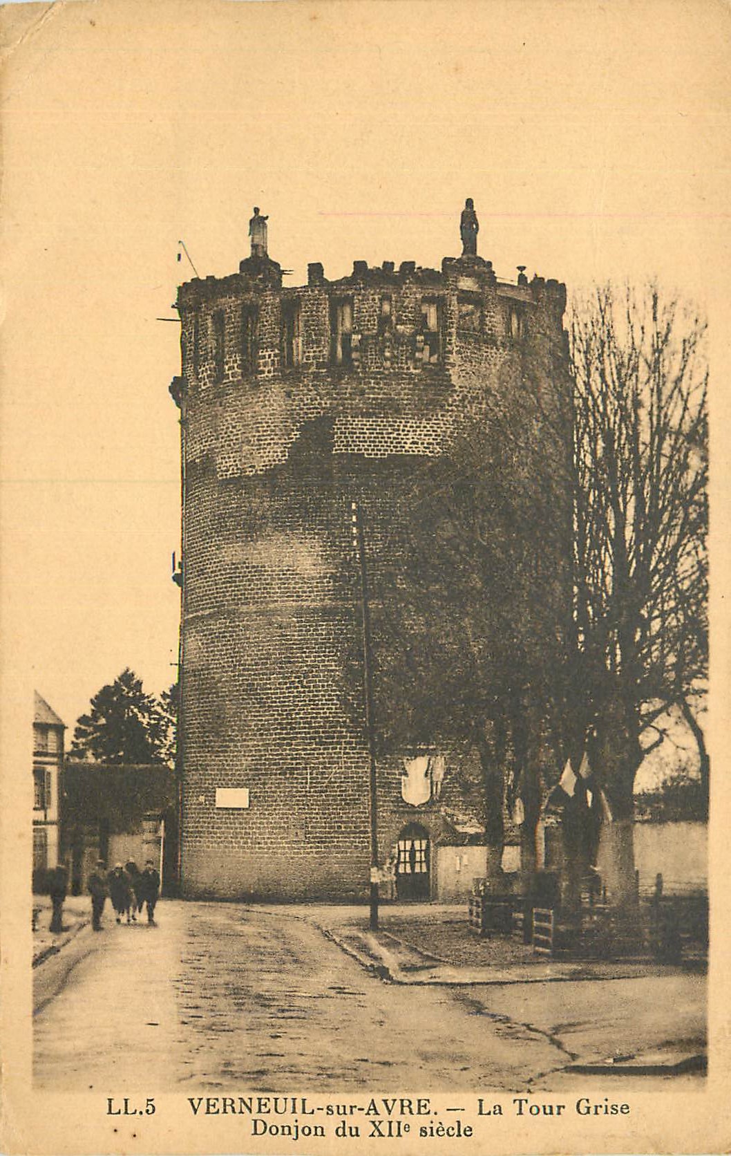 Verneuil-sur-Avre — La Tour Grise, donjon du XIIe siècle