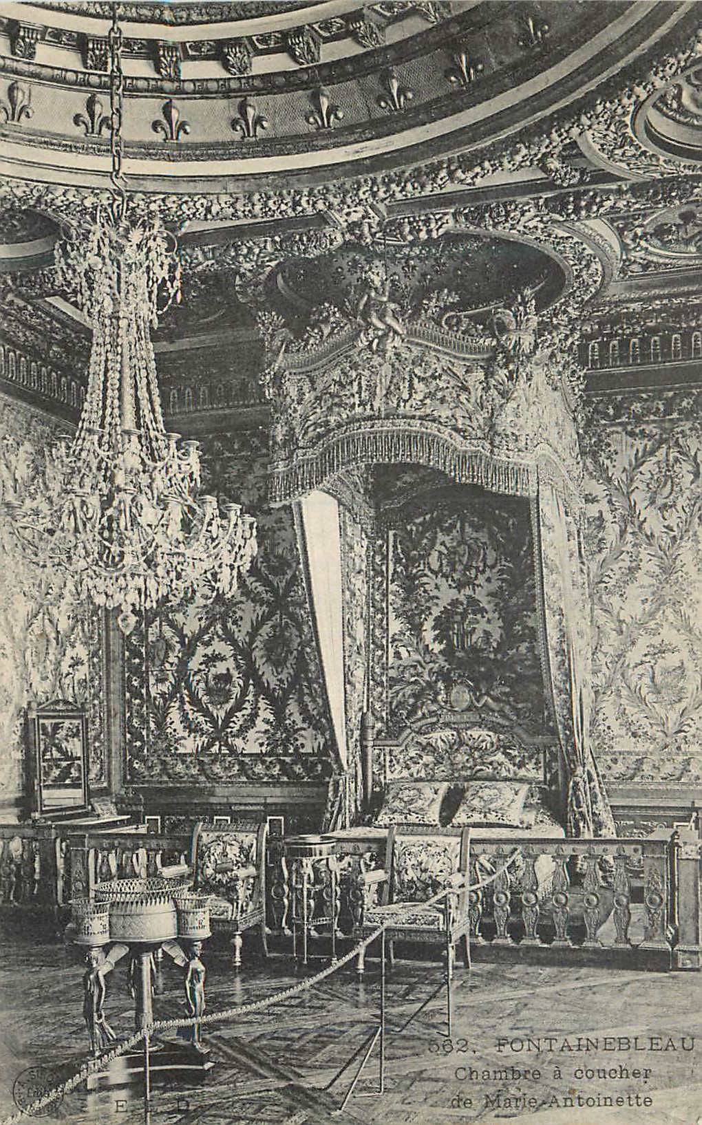 Chambre à coucher de Marie-Antoinette — Fontainebleau — Éditeur E. D. n° 562