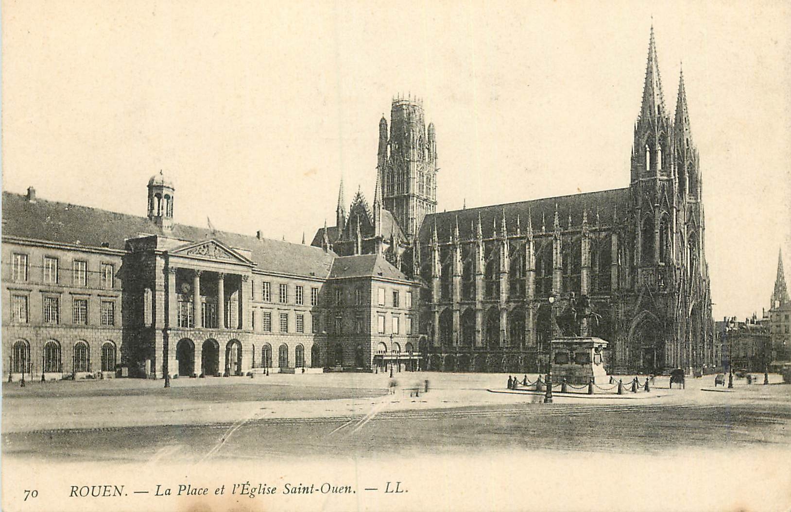 CPA Rouen La Place et L'Eglise Saint Ouen
