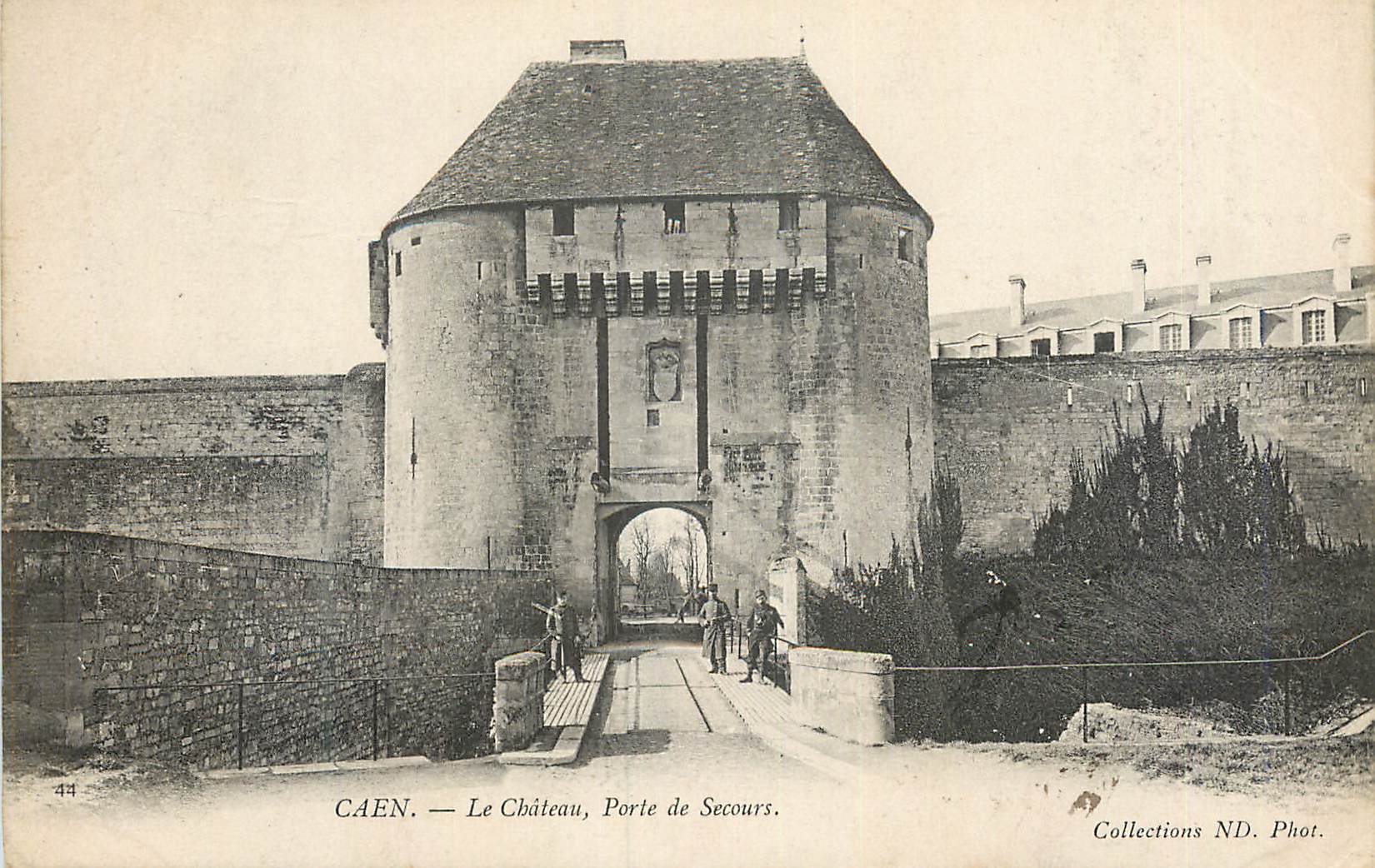 CPA Caen Le Chateau Porte de Secours