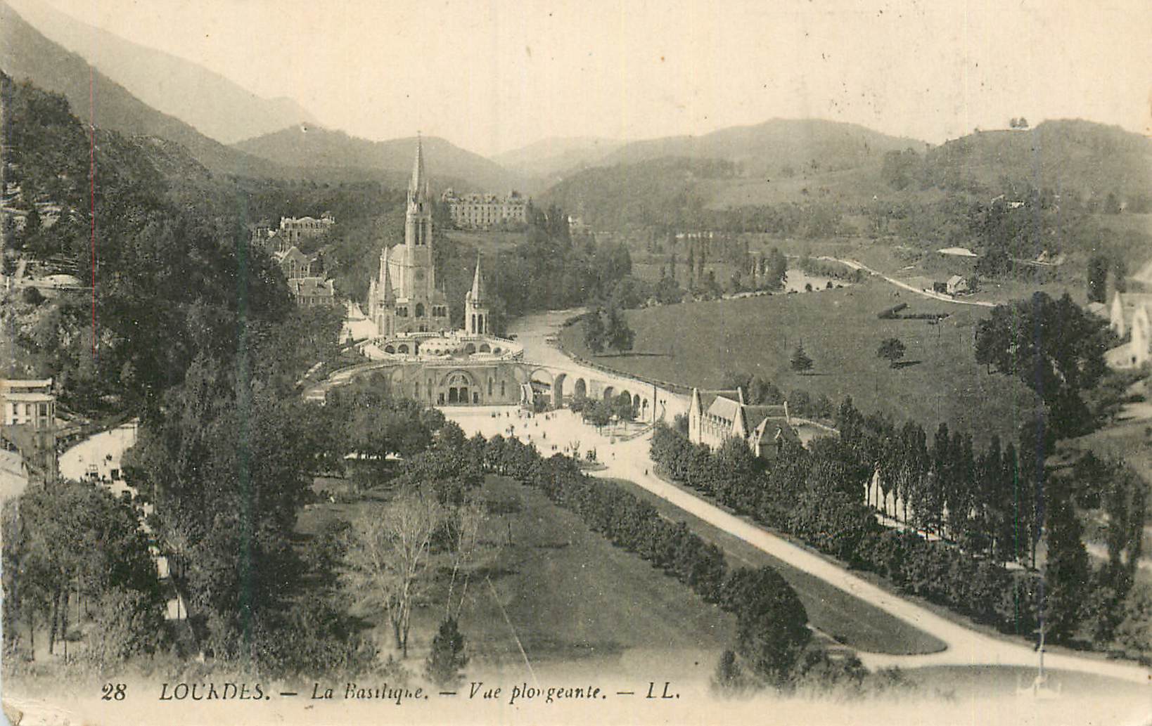 CPA Lourdes La Basilique Vue Plongeante