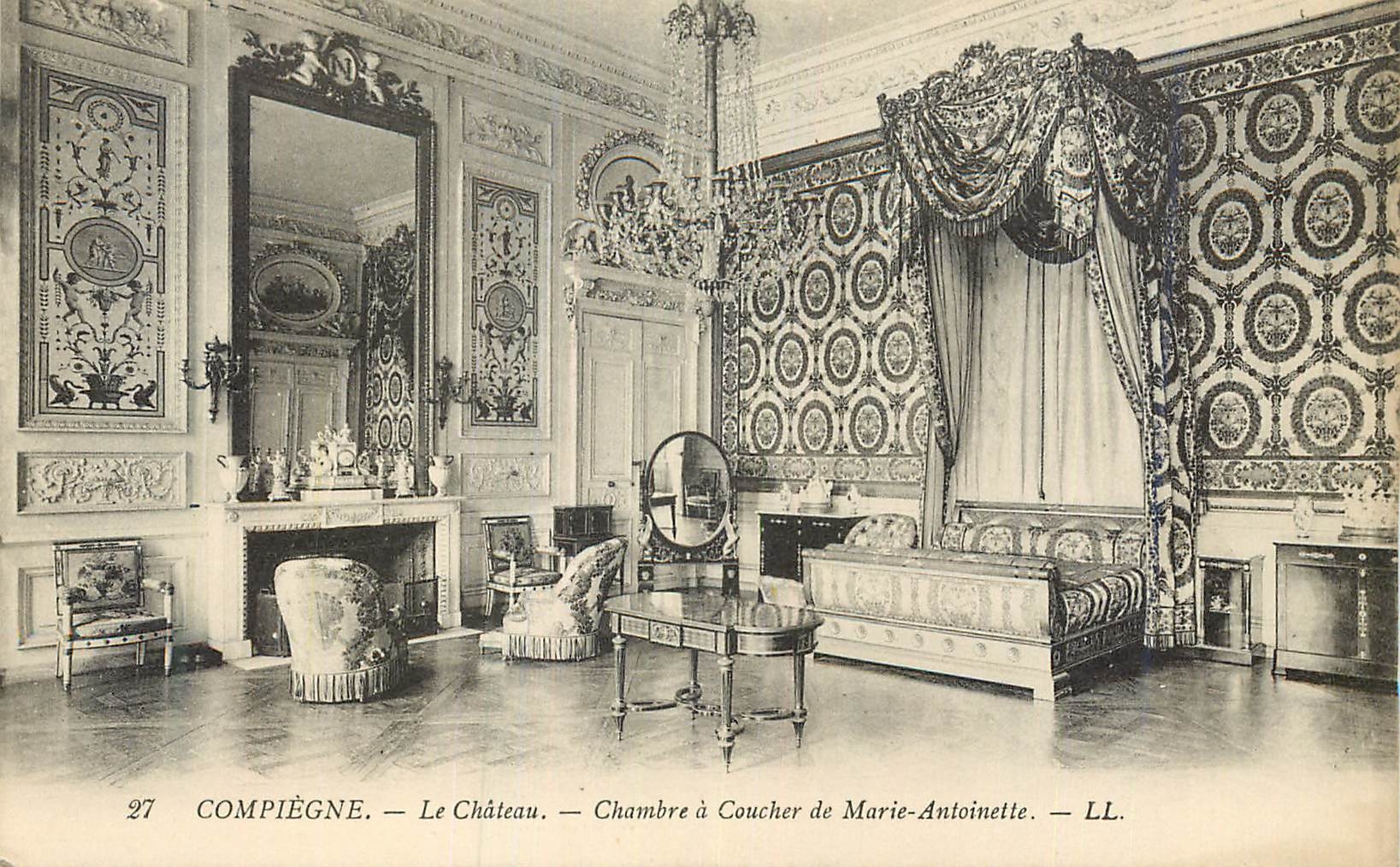 CPA Compiegne Le Chateau Chambre a Coucher de Marie Antoinette