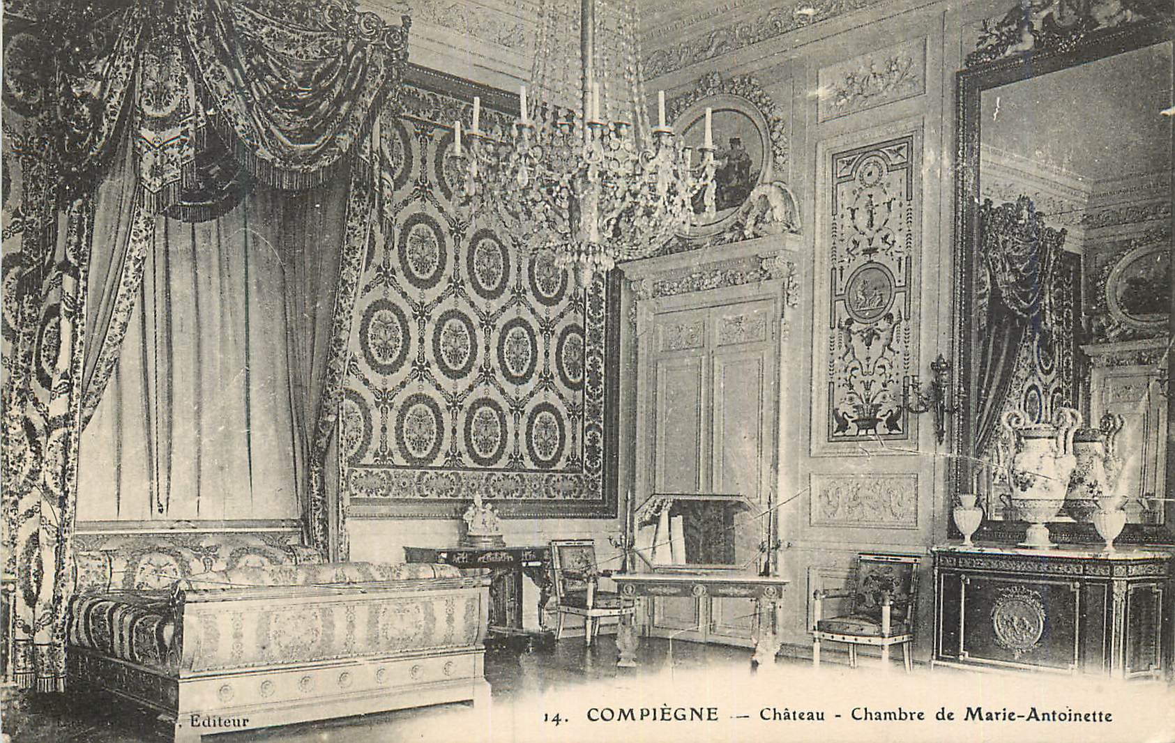 CPA Compiegne Le Chateau Chambre de Marie Antoinette