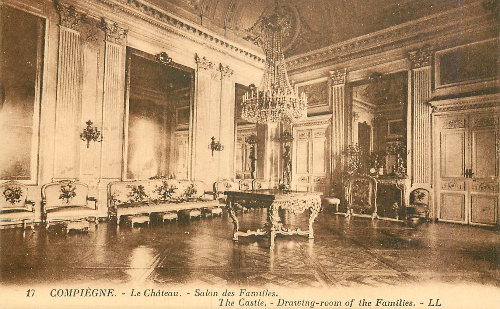 CPA Compiegne Le Chateau Salon des Familles