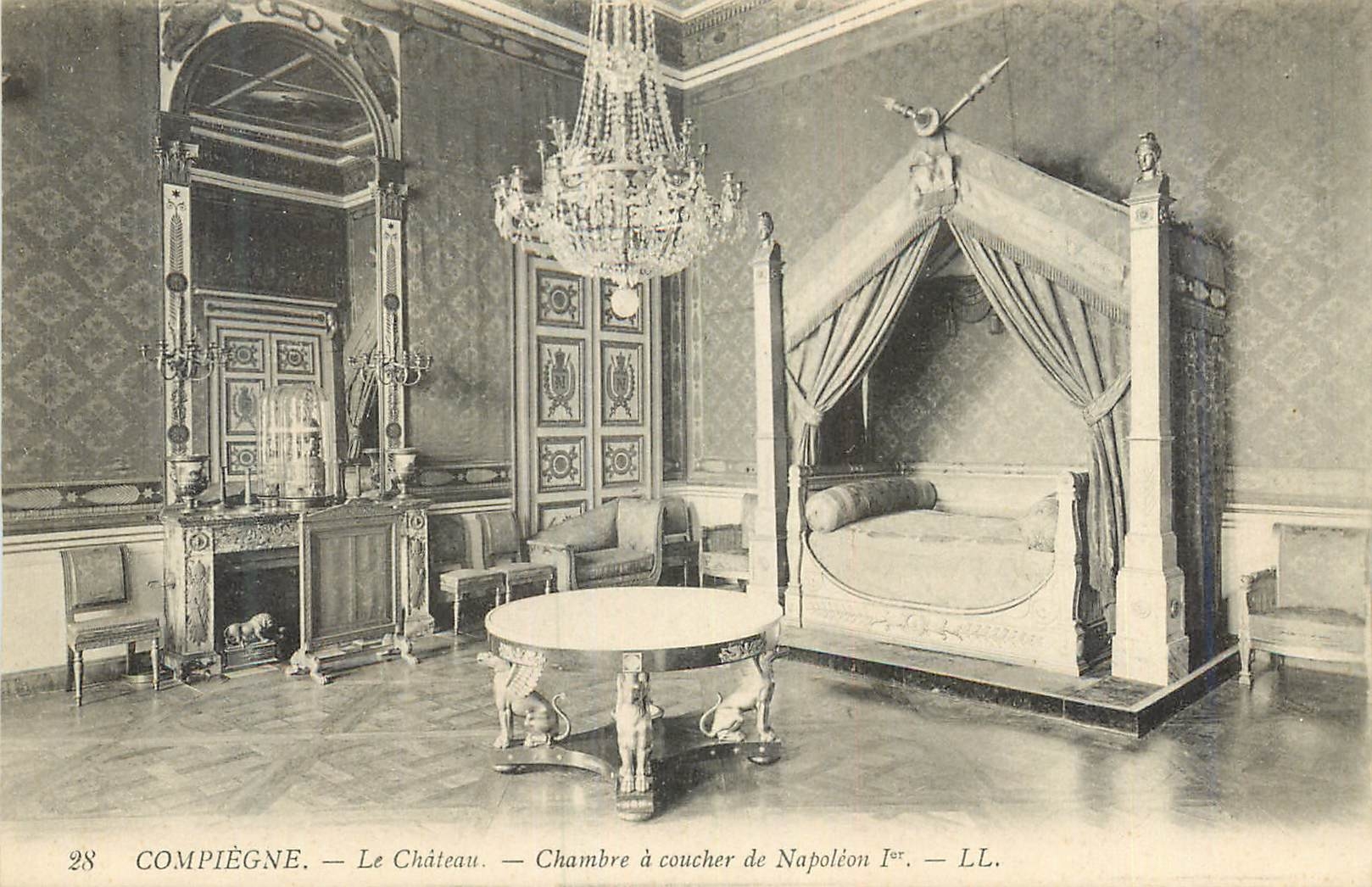 CPA Compiegne Le Chateau Chambre a coucher de Napoleon Ier