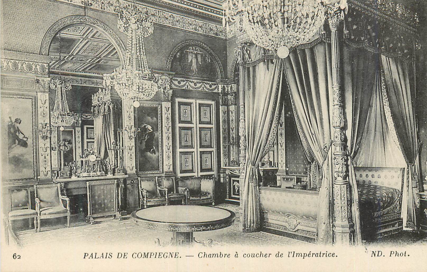 CPA Palais de Compiegne Chambre a Coucher de L'Imperatrice