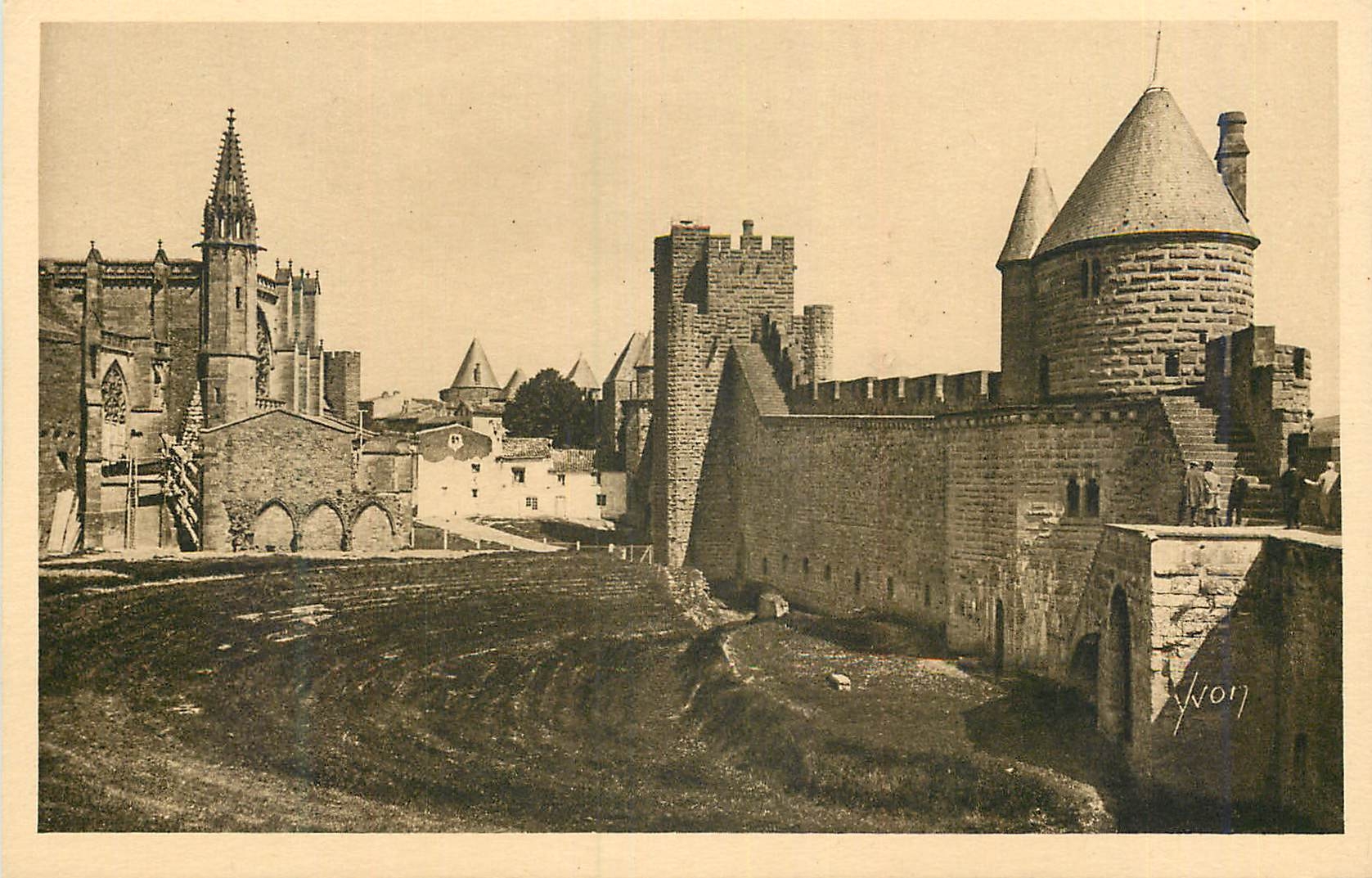 CPA La Douce France Carcassonne Remparts Interieur Eglise Saint Nazaire