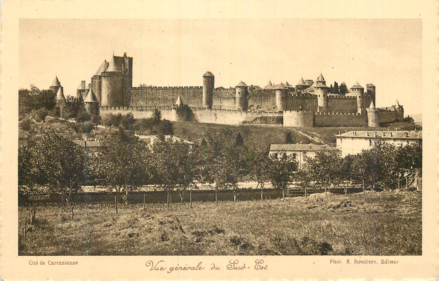 CPA Cite de Carcassonne Vue Generale du Sud Est