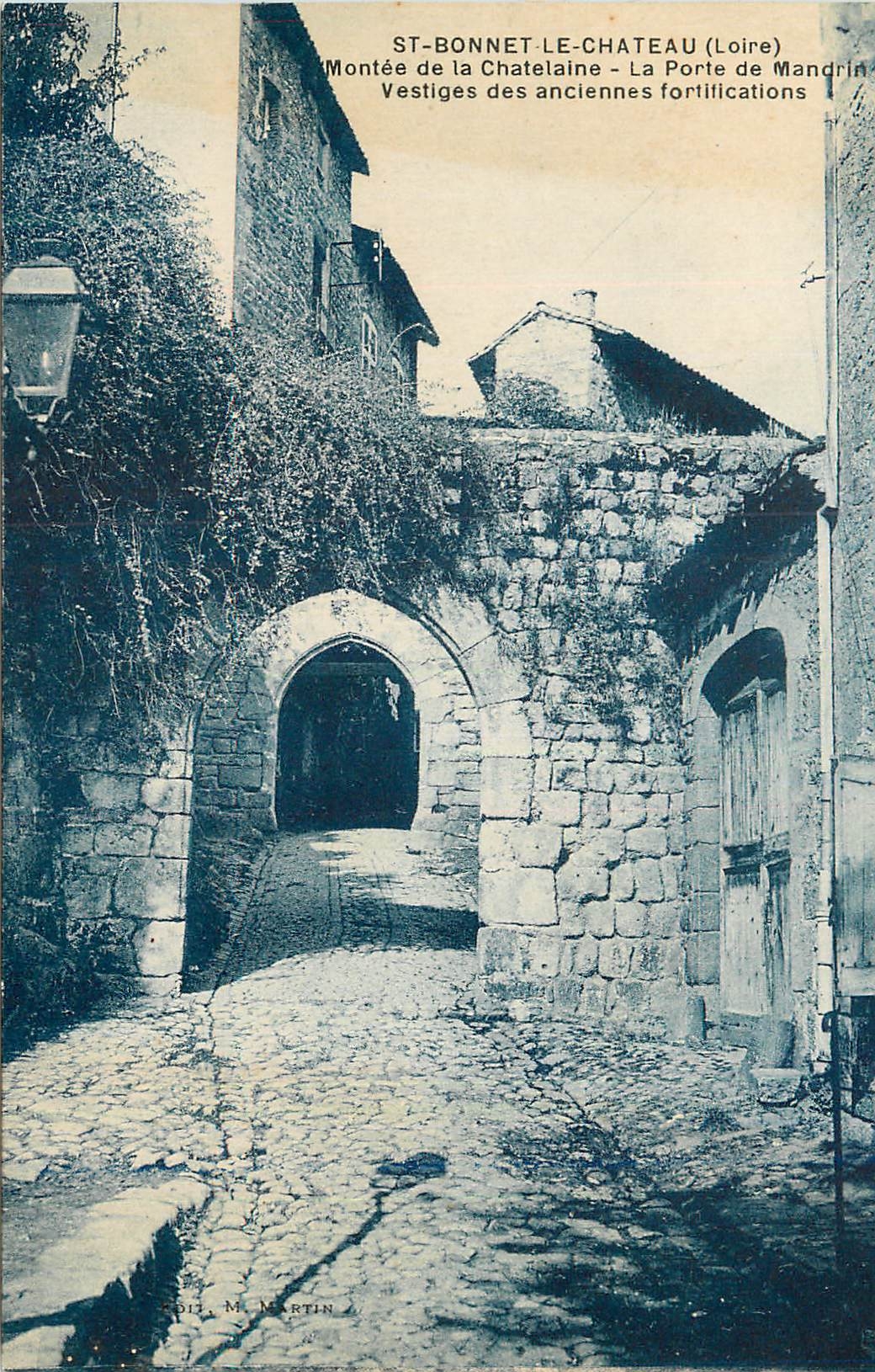 CPA St Bonnet le Chateau (Loire) Montee de la Chantelaine
