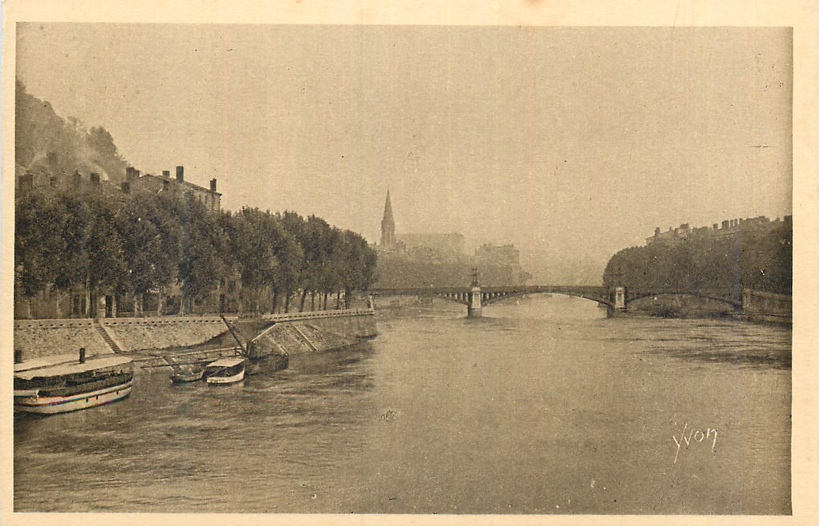 CPA La Douce France Lyon Vue sur La Saone