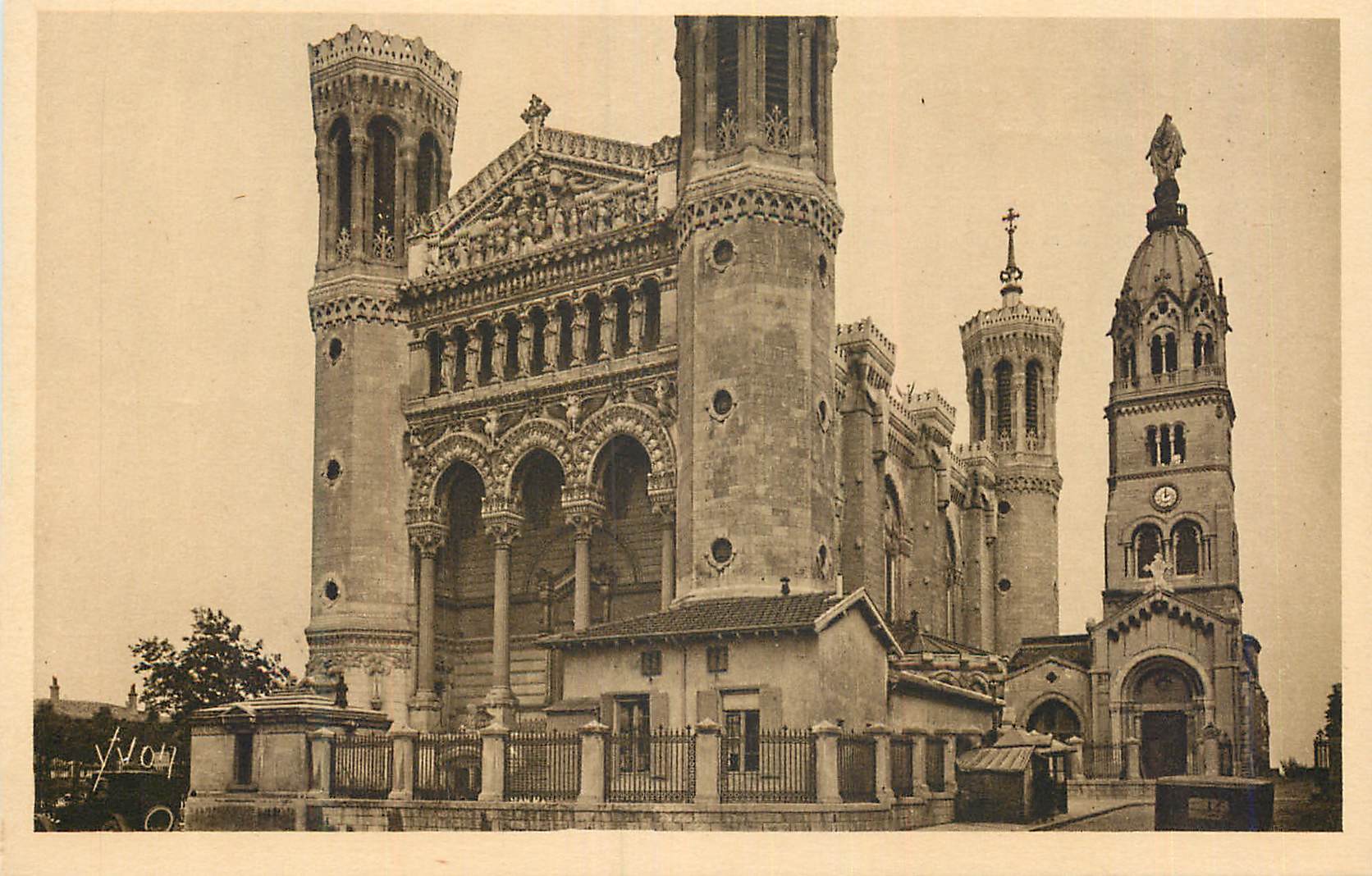 CPA La Douce France Lyon (Rhone) Notre Dame de Fourviere