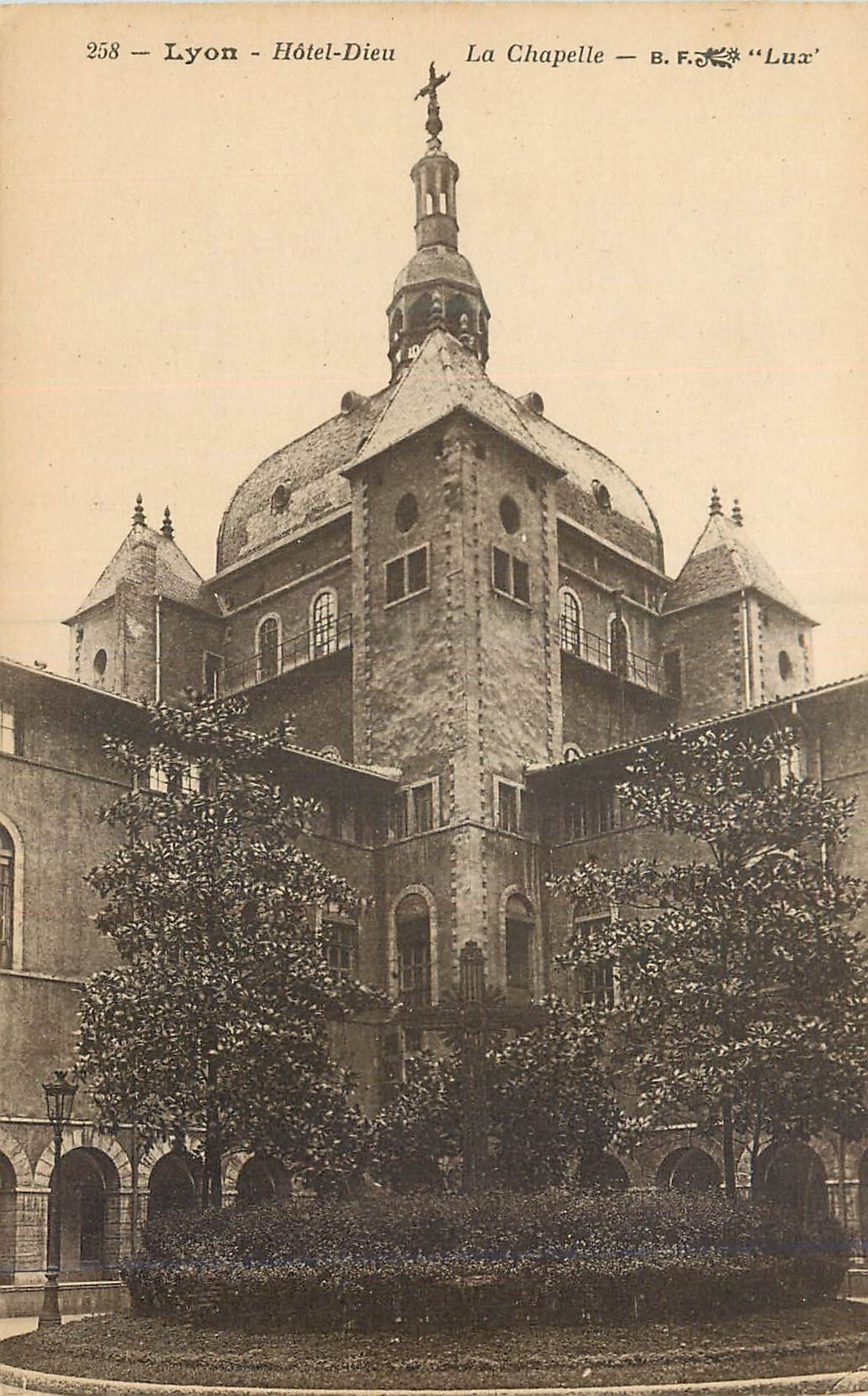 CPA Lyon Hotel Dieu La Chapelle