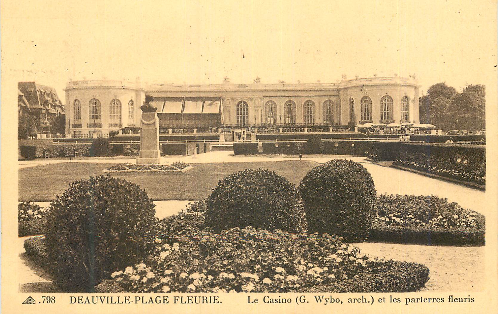 Deauville-Plage Fleurie — Le Casino (G. Wybo, arch.) et les parterres fleuris — Cie des Arts Photomécaniques