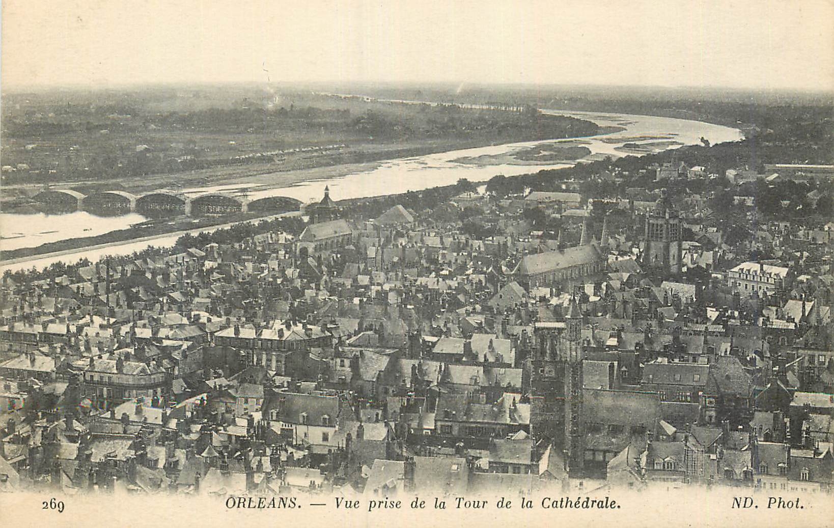 Orléans — Vue prise de la Tour de la Cathédrale — ND. Phot.