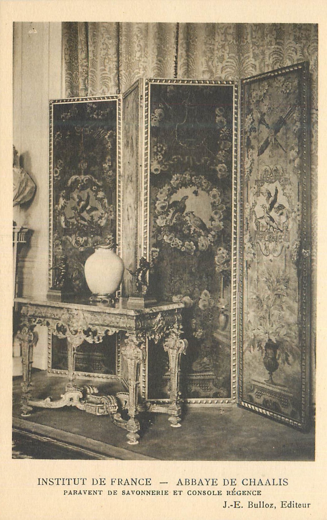 CPA Institut de France Abbaye de Chaalis Paravent de Savonnerie et Console Regence