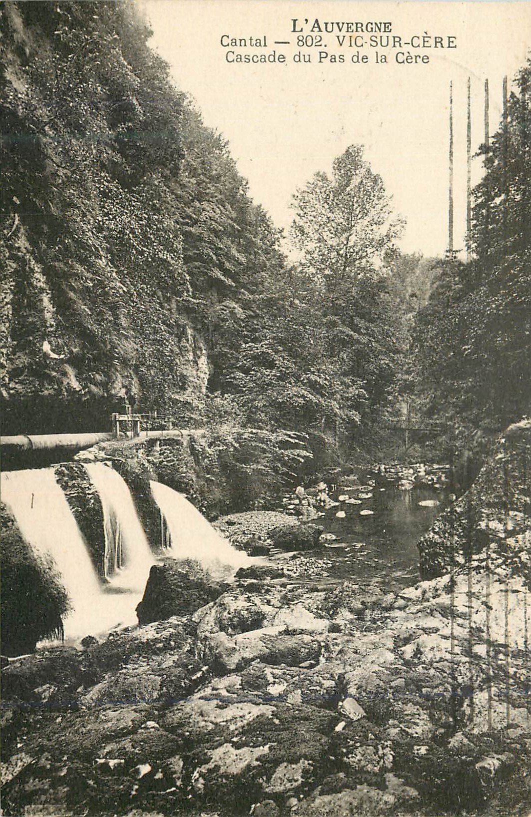 CPA L'Auvergne Cantal 802 Vic sur Cere Cascade du Pas de la Cere