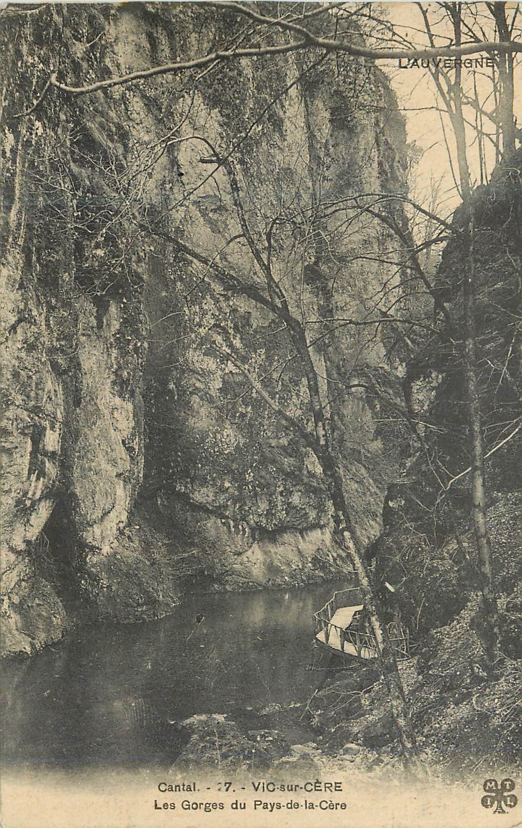 CPA Cantal 7 Vic sur Cere Les Gorges du Pays de la cere