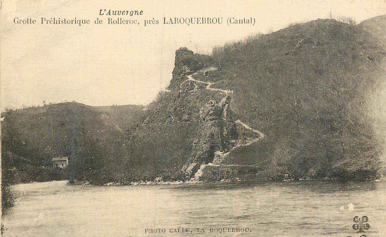 CPA L'Auvergne Grotte Prehistorique de Rolleroc pres Laroquebrou (Cantal)