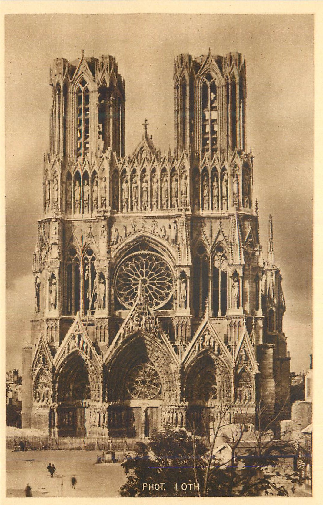 CPA La Cathedrale de Reims Apres la Guerre Collection Champagne Pommery et Gremo Reims