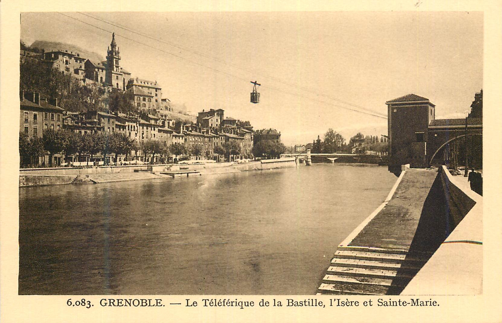 Grenoble — Le Téléférique de la Bastille, l'Isère et Sainte-Marie.