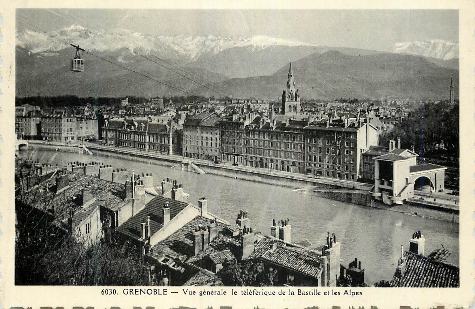 CPA Grenoble Vue Generale Le Teleferique de la Bastille et les Alpes