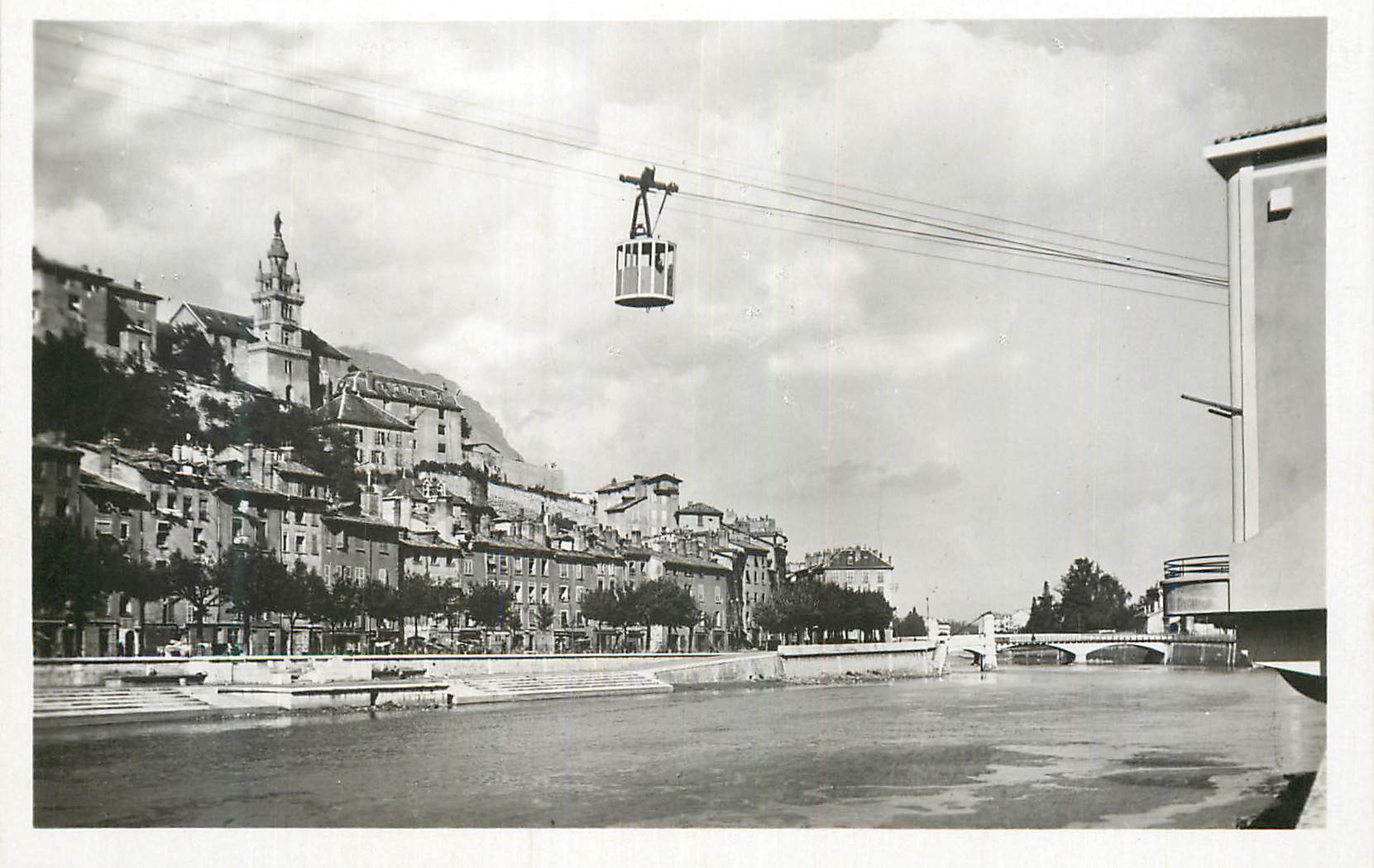 CPM Grenoble Le Teleferique de la Bastille l'Isere et Sainte Marie d'en haut
