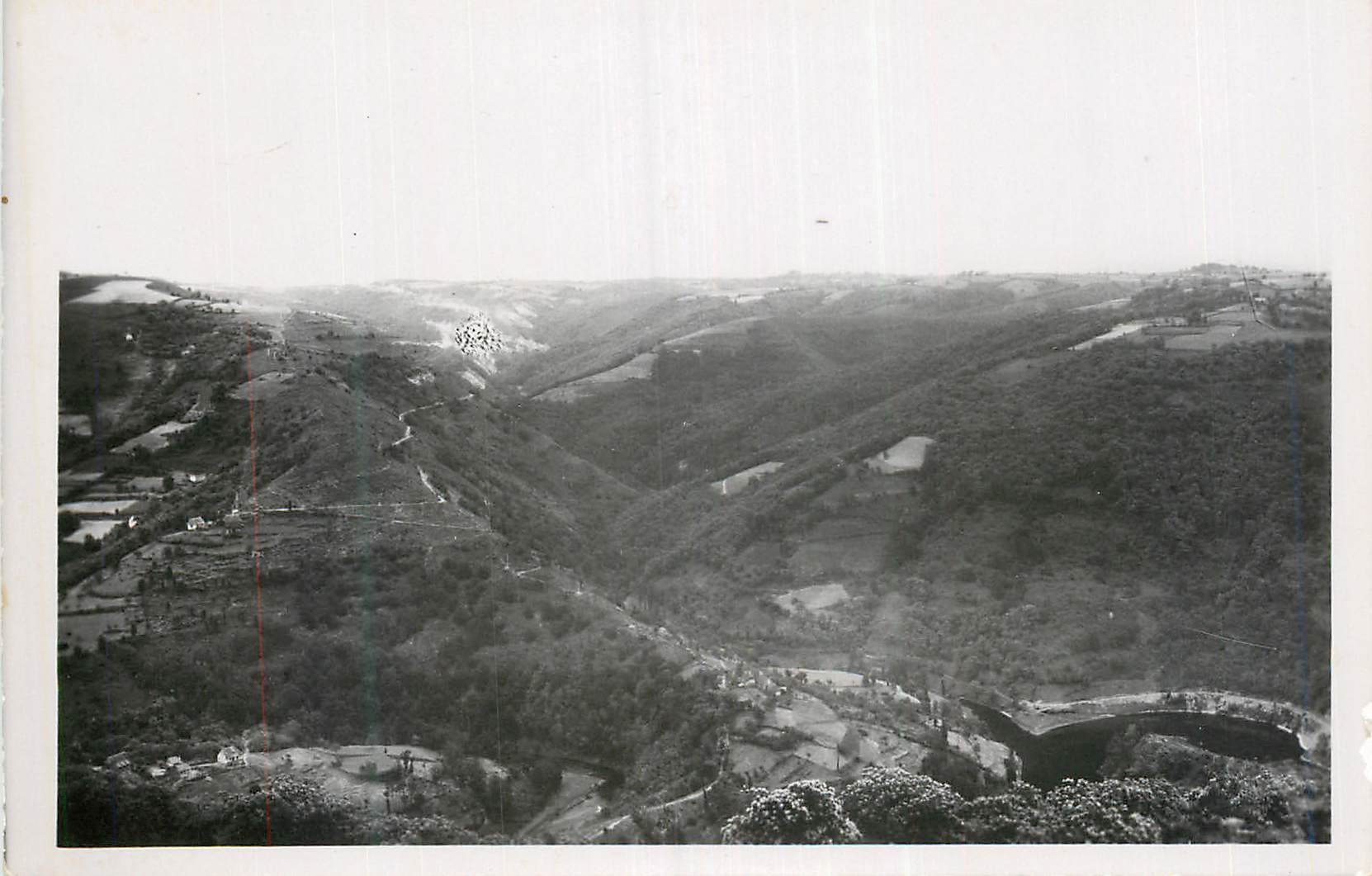 CPM La Peyrugue (Cantal) Panorama sur la Vallee du Goul