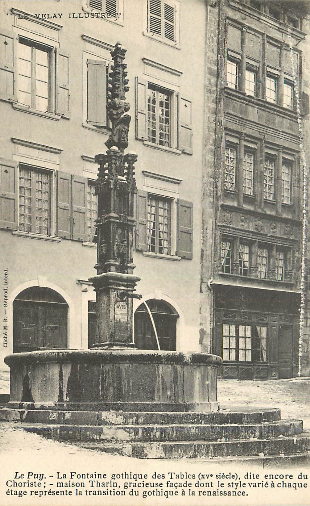 Le Puy - La Fontaine gothique des Tables (xve siècle), dite encore du Choriste ; maison Tharin, façade gracieuse représentant la transition du gothique à la renaissance.