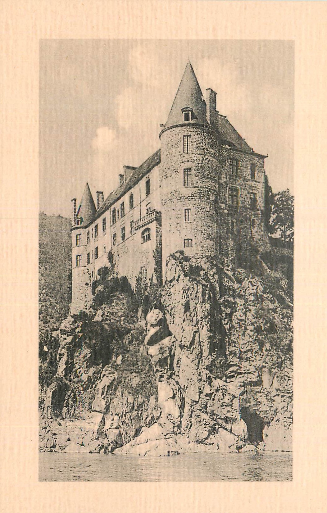 Château de la Voute — Environs du Puy — Imp. Lévy et Neurdein, Paris