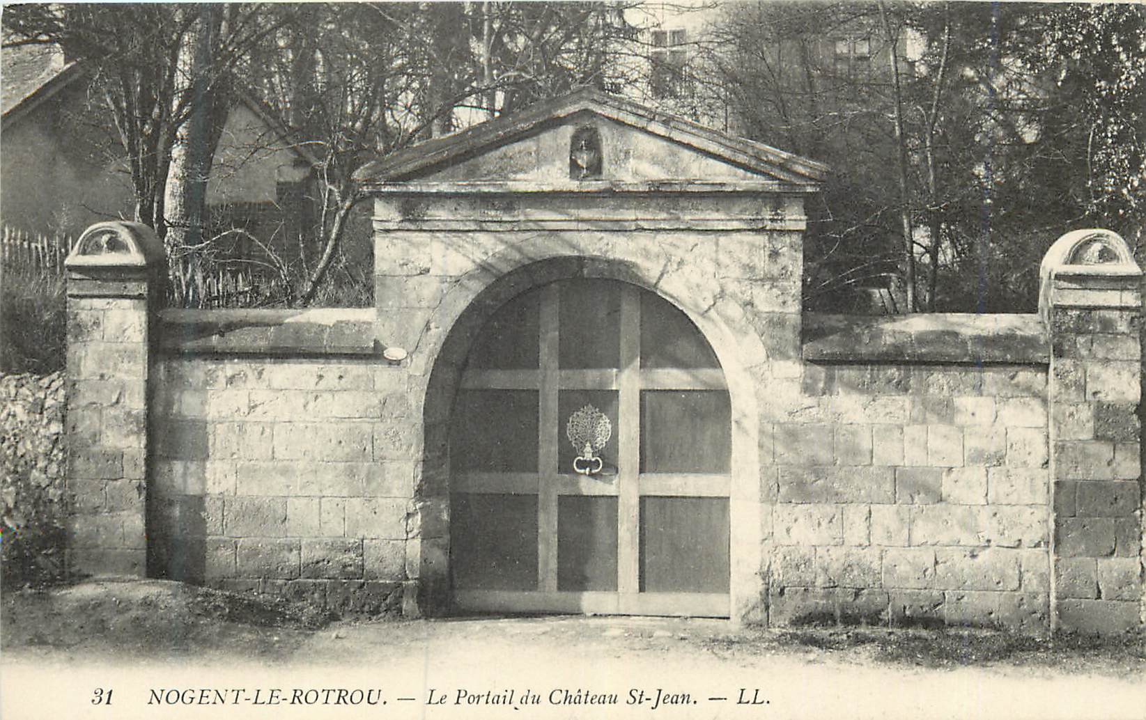 Nogent-le-Rotrou — Le Portail du Château St-Jean — LL.