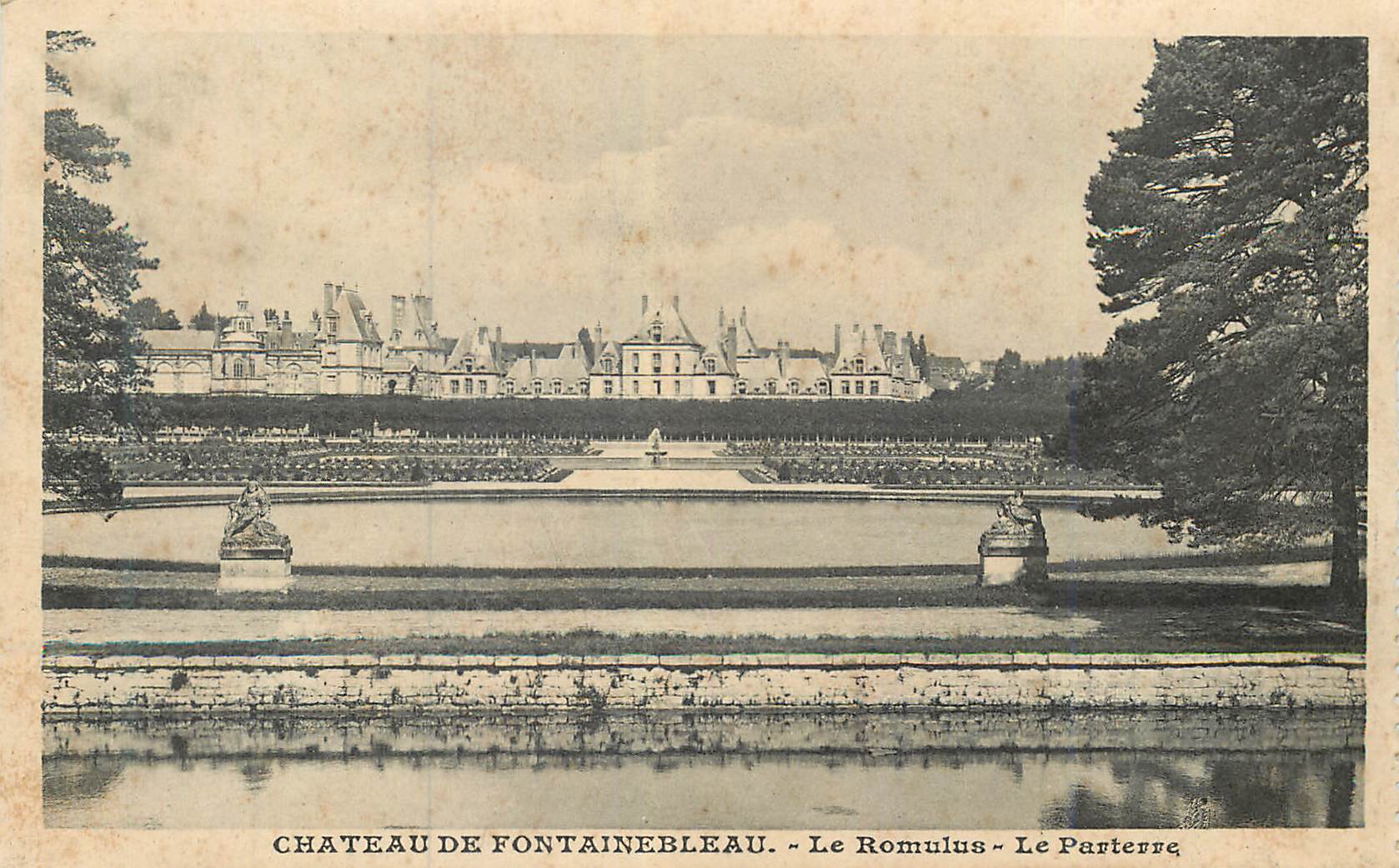 Château de Fontainebleau — Le Romulus — Le Parterre