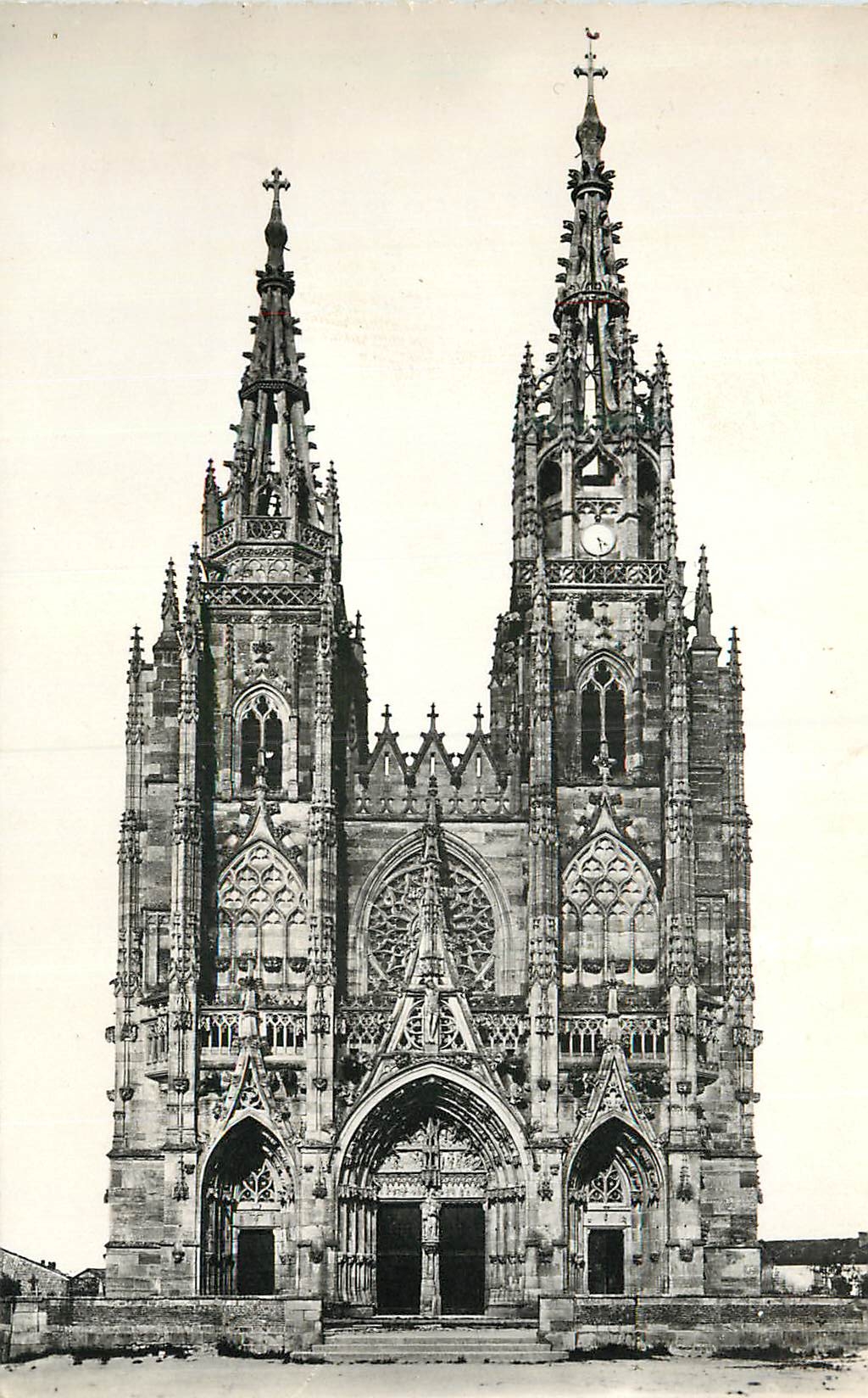 CPM l'Epine la Basilique Notre Dame Celebre Basilique du XVe siecle Erigee a la Sainte Vierge